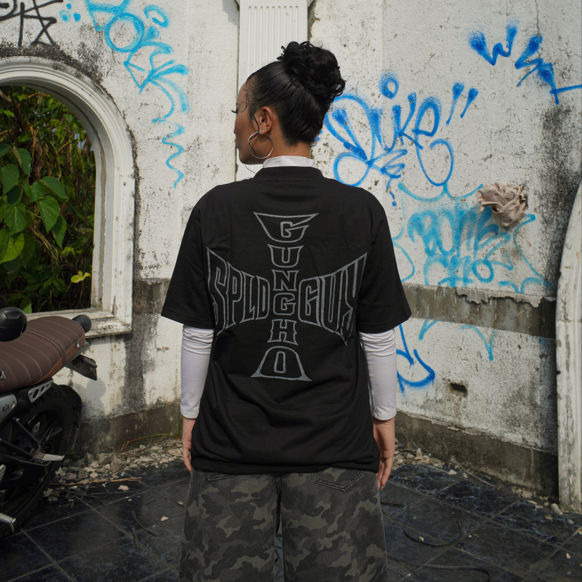 CROSSROADS TEE (ONYX)